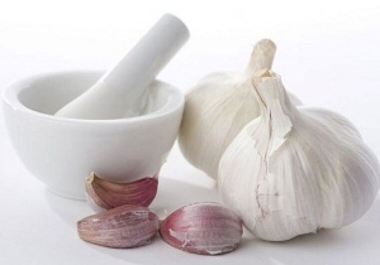 Garlic for making a medicinal tincture against helminths