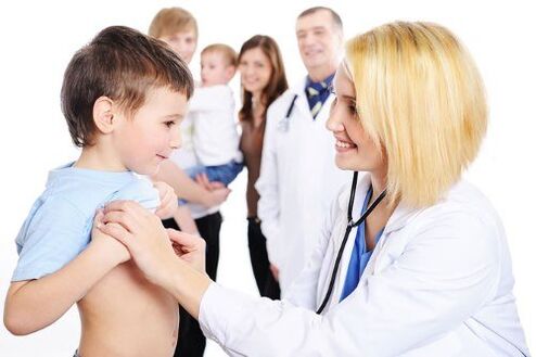 Doctor examines a child with worms
